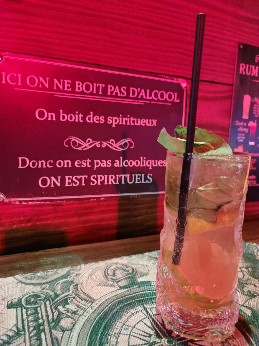 Cocktail au comptoir du Kraken Colmar