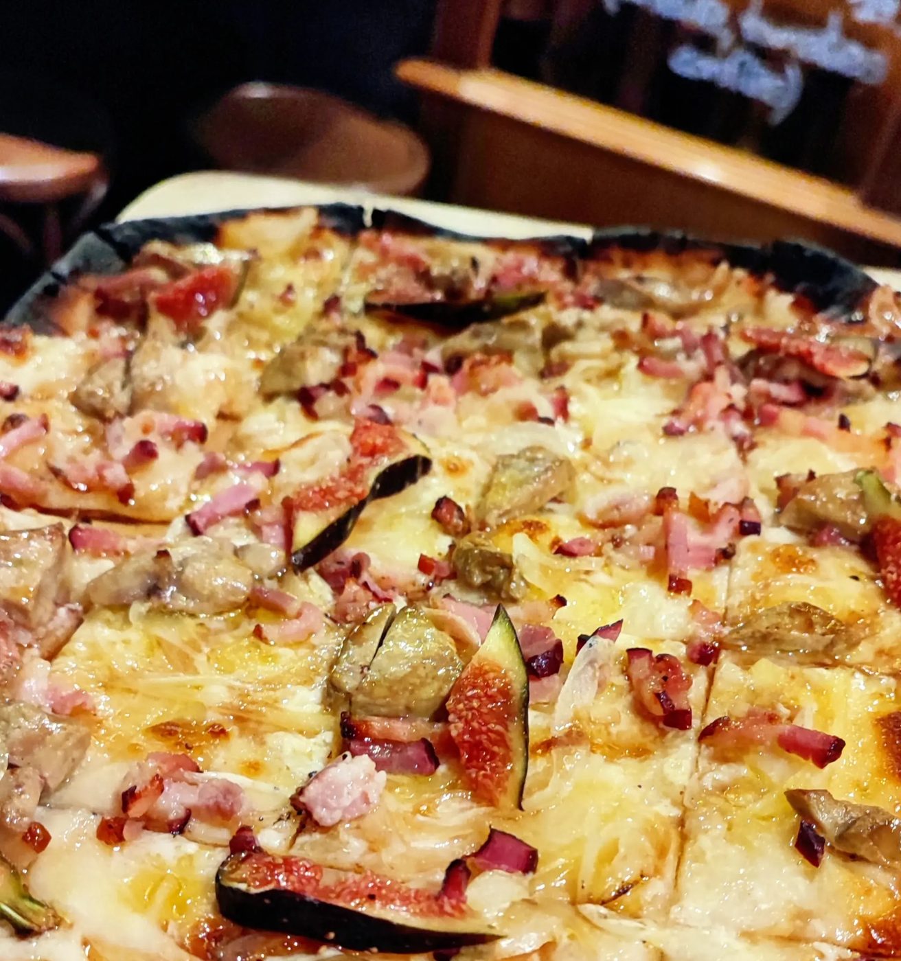 Tarte flambée figue et lardons au Kraken Colmar