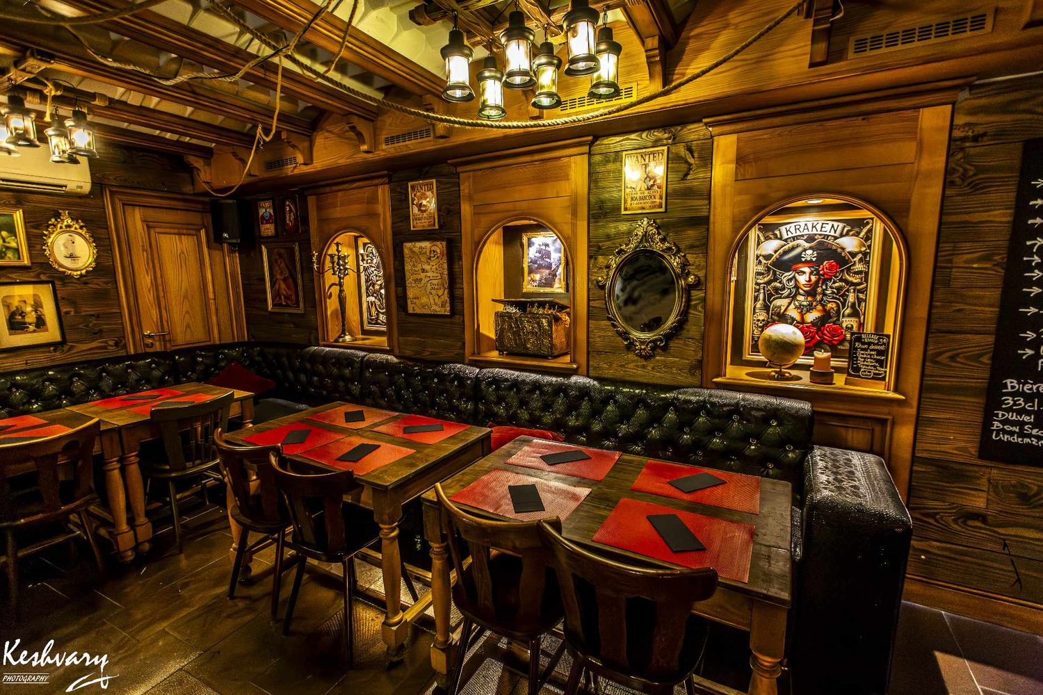 Décor pirate et coin rhumerie du Kraken Colmar — photo Keshvary Photography